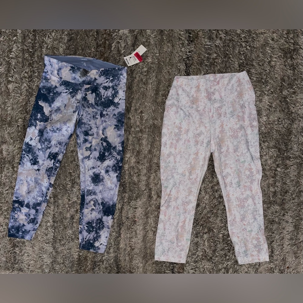 Women activewear leggings size L Calvin Klein ,Reebok 
NWOT